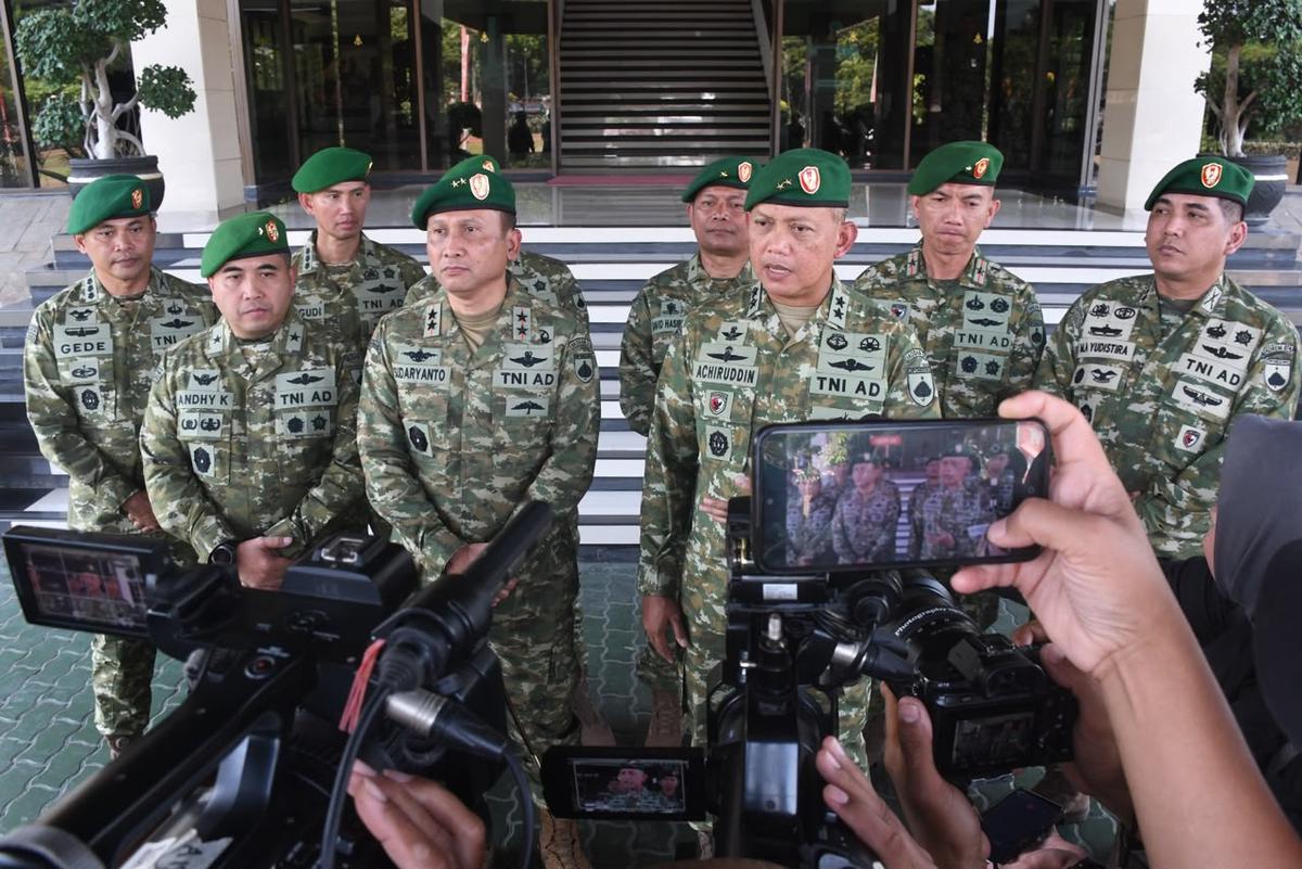 Pangdam IV/Diponegoro, Mayjen TNI Sudaryanto usai apel penyerahan satuan di Makodam IV/Diponegoro, Semarang, Senin (19/10). (merdeka.com/istimewa).