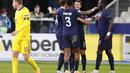 Bek Prancis, Benjamin Pavard berselebrasi dengan rekan-rekannya usai mencetak gol ke gawang Swedia pada pertandingan UEFA Nations League di stadion Stade de France di Saint-Denis, Paris (17/11/2020). Prancis menang atas Swedia 4-2. (AP Photo/Francois Mori)