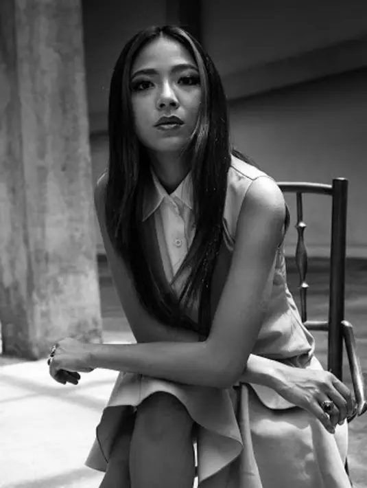 Nadia Vega. (Dress by Sissaechic/ IG @sissaechic, Earrings by  ADELLE/ IG @adellejewellery, Photographer: Ejja Pahlevi/ IG @ejjaxz, Mua: Listerianto/ IG @BDTVRLIST, Fashion Stylist: Iwan Latiff/ IG @iwanlatiff, Bintang.com)