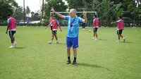 PSBS Biak resmi menunjuk Marian Mihail sebagai pelatih anyar. (dok. PSBS Biak)