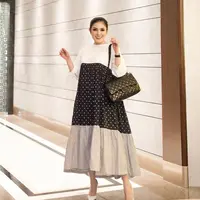 Selain berharga terjangkau, tiered maxi dress koleksi mynonns x Erich Al Amin seharga Rp449 ribu ini juga nyaman dan stylish saat dikenakan (Foto: Instagram @nindyayunda)