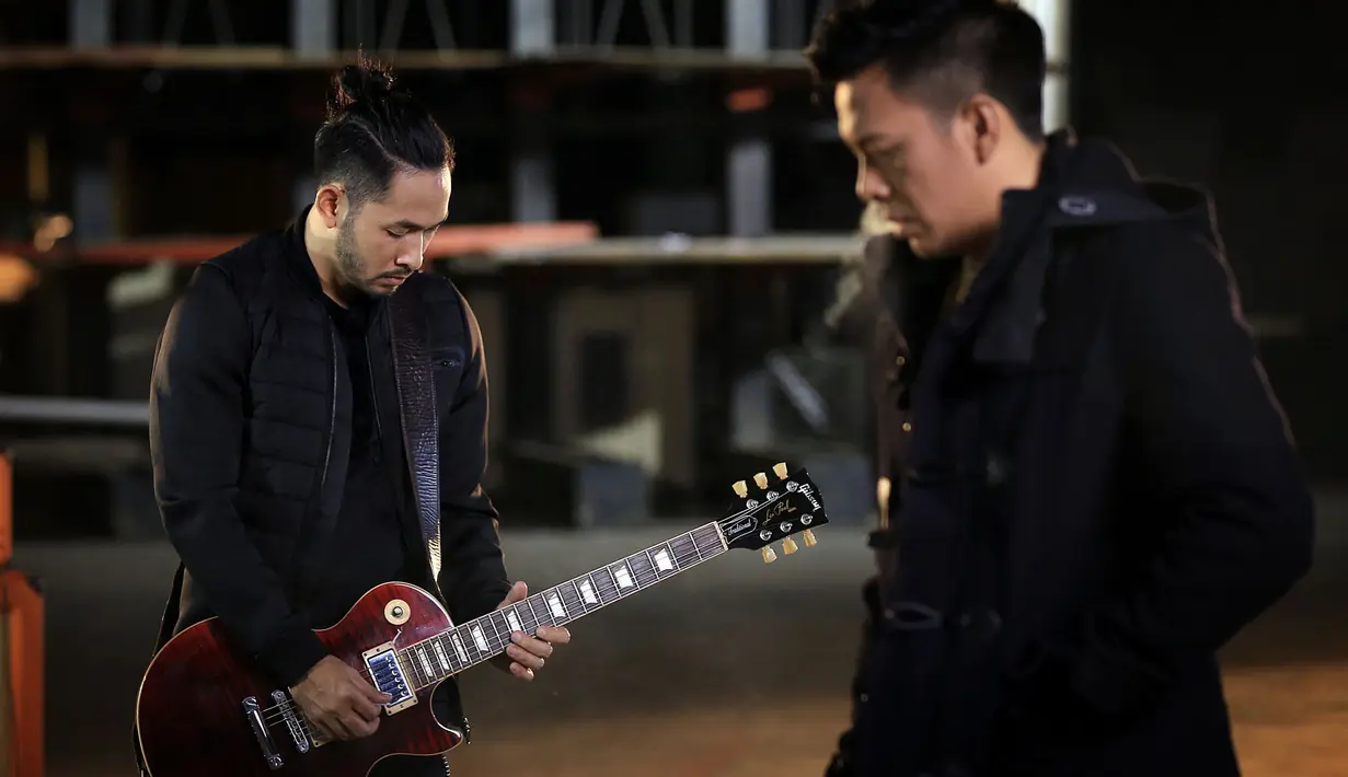 Ariel dkk mempercayakan penggarapan klipnya pada sutradara Upie Ghuava. Penekanan pada visual dikedepankan pada tema video klip NOAH menurut Upie. (Deki Prayoga/Bintang.com)