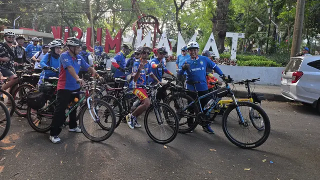 Cara Kreatif Persib Perkenalkan Gabriel Mutombo Lewat Kegiatan Bersepeda