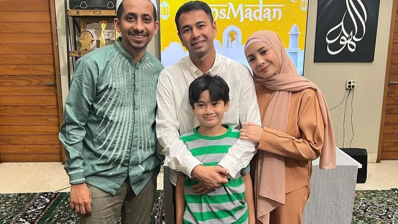 Nagita Slavina tampil cantik berhijab
