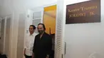 Jokowi dan Ketum Partai NasDem Surya Paloh usai mengadakan pertemuan di Kantor Transisi Jokowi-JK, Jakarta, Kamis (14/8/14). (Liputan6.com/Herman Zakharia) 