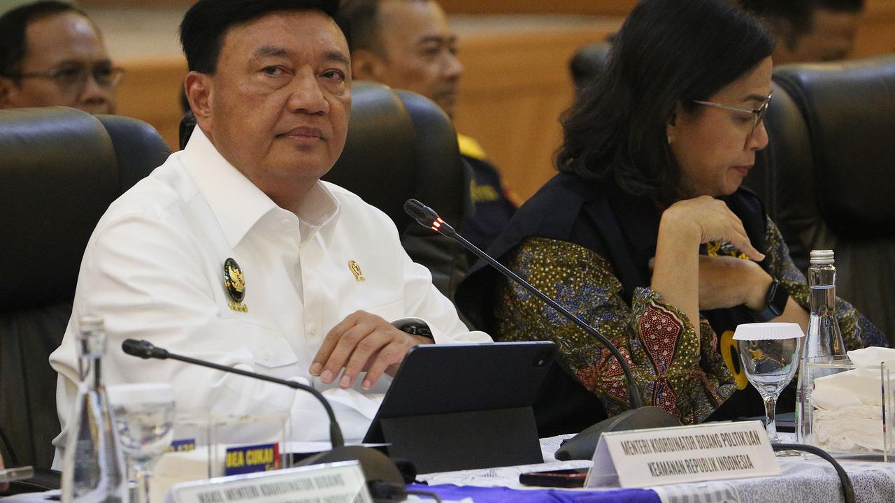 Menko Polkam Budi Gunawan dan Menkeu Sri Mulyani musnahkan barang penyelundupan