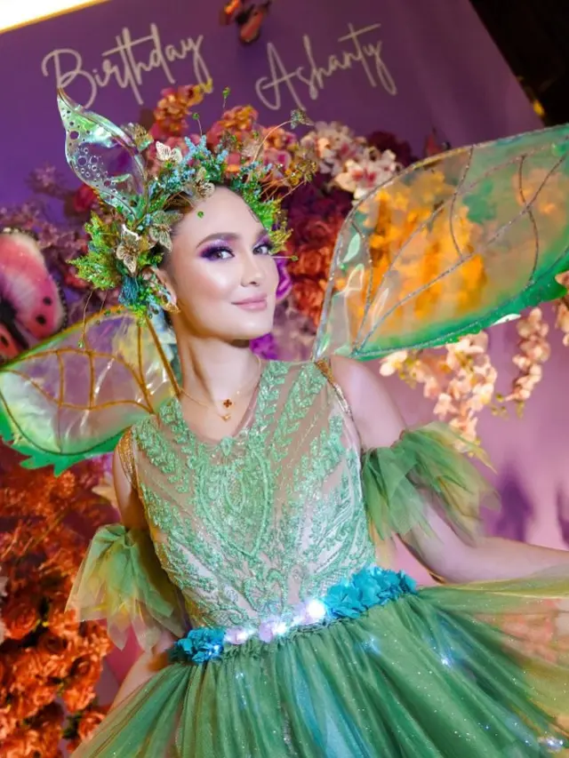 Pilihan Gaun Warna Hijau ala Luna Maya