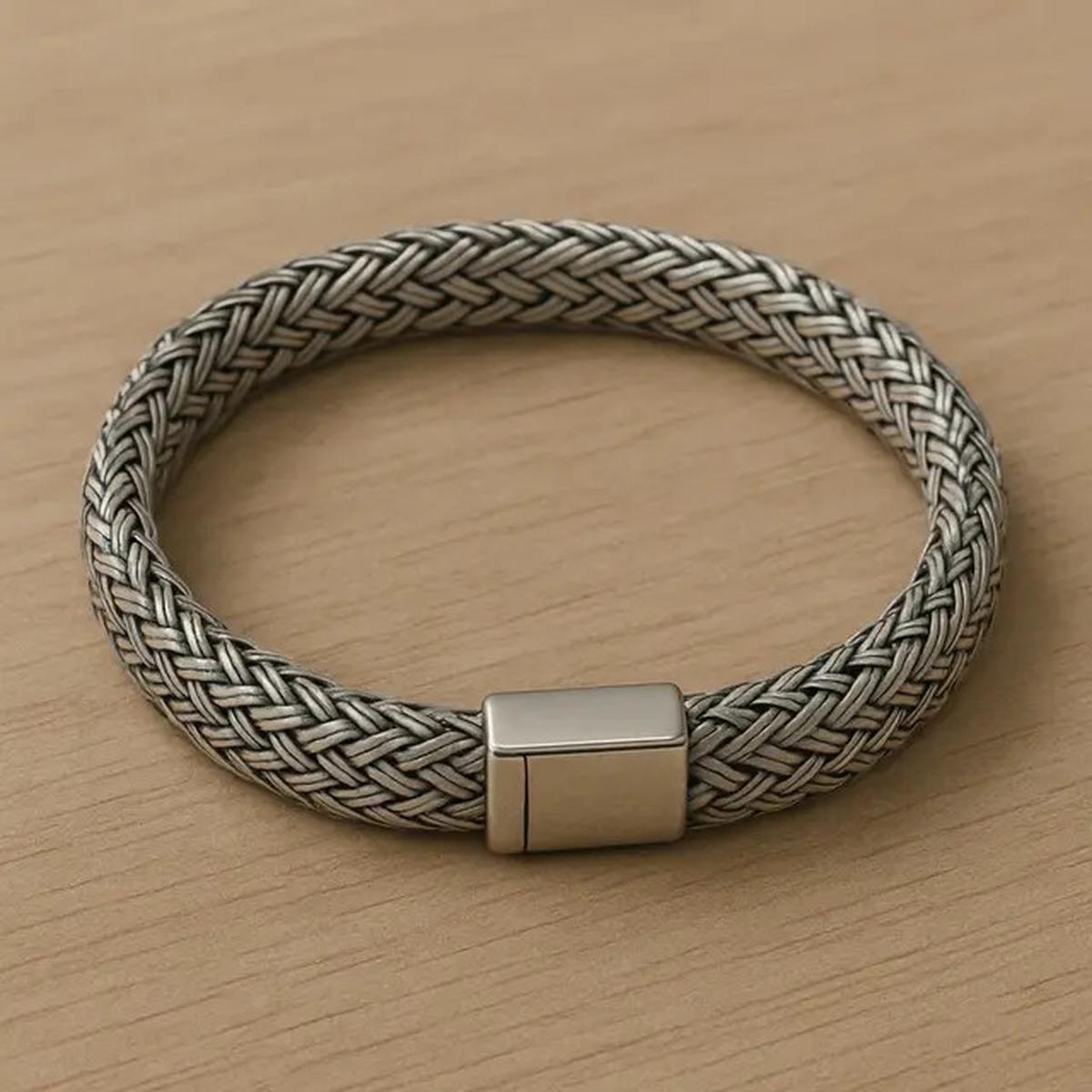 7 Model Gelang Perak yang Timeless, Tetap Stylish Meskipun Tren Mode Berubah