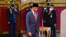 Presiden Joko Widodo bersiap memimpin pelantikan Panglima TNI Jenderal Andika Perkasa di Istana Negara, Jakarta, Rabu (17/11/2021). Andika Perkasa menggantikan Panglima TNI sebelumnya Marsekal Hadi Tjahjanto yang memasuki masa pensiun. (Foto: Biro Sekretariat Kepresidenan)