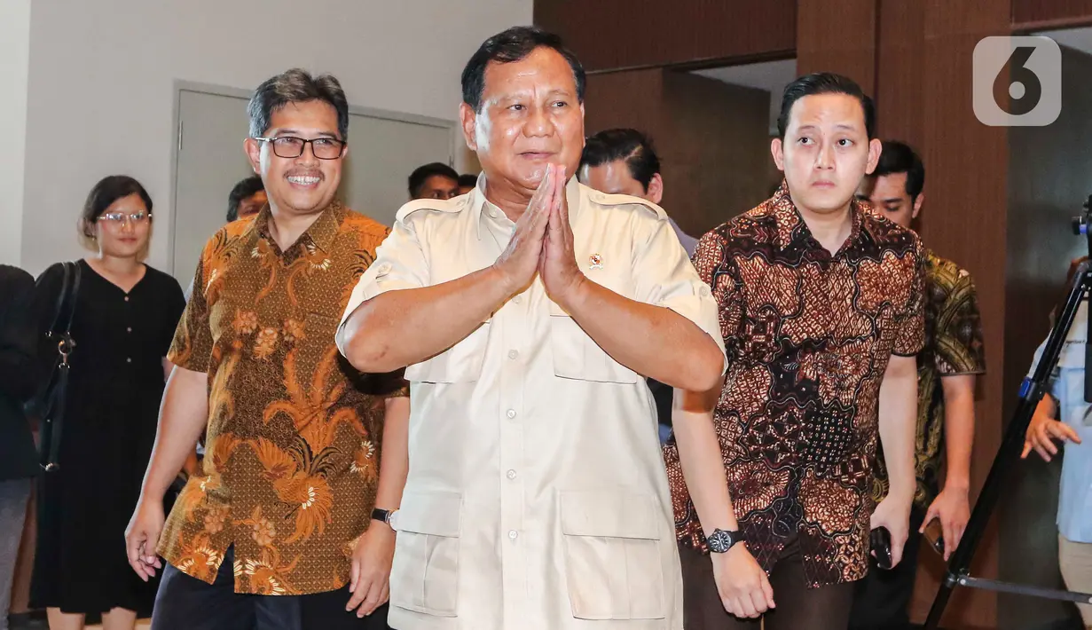 Prabowo mengaku mendapat nasihat dari para pemuka agama umat Katolik tersebut. Ia mengatakan mereka sama-sama berkomitmen menciptakan suasana Pemilu yang damai. (Liputan6.com/Angga Yuniar)