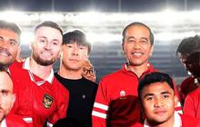 VIDEO: Ekspresi Bahagia Jokowi Tonton Timnas Bantai Saudi 2-0, Teriak Histeris Bersama Masyarakat