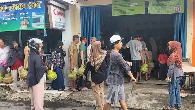 Perburuan Gas 3 Kg di Depok: Warga Rela Keliling dan Antre Berjam-jam