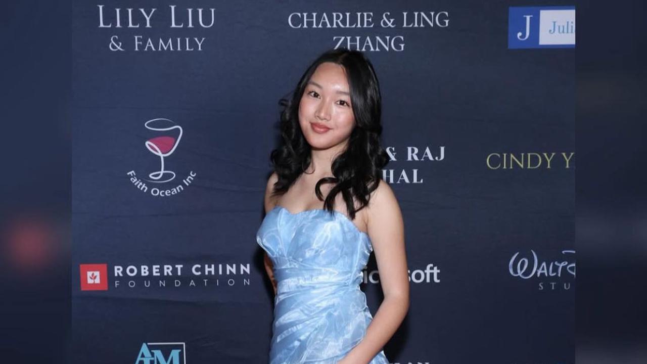 5 Potret Pesona Malea Emma, Penyanyi Keturunan Indonesia yang Sukses Berkarier di Amerika