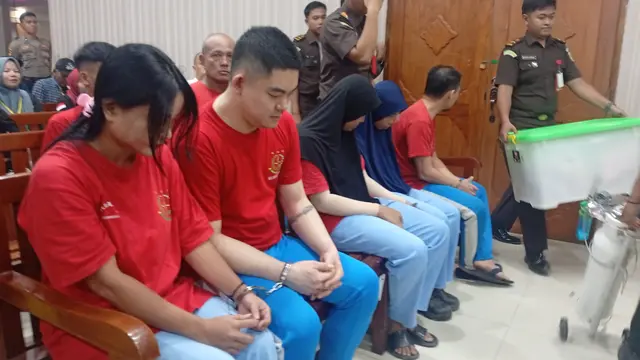Surat Pilu Orang Tua Dwi Putri untuk Pengadilan Dibacakan di Sidang Kasus Pembunuhan Perekrutan Calon LC di Batam