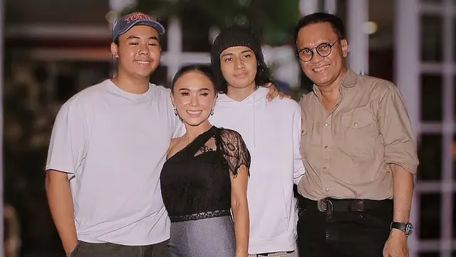 Dihadiri Mantan Suami, Ini 7 Potret Pesta Ulang Tahun Yuni Shara ke-51