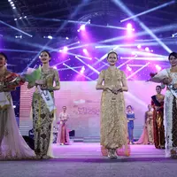 Cecilia (tengah) Meraih Gelar Miss Jakarta Fair Kemayoran 2016 | foto : Nurwahyunan/Bintang.com
