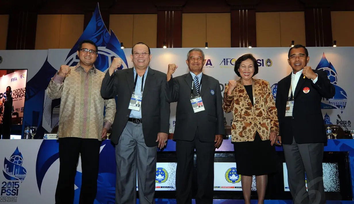 Ketua Komisi X DPR RI, Teuku Riefky Harsya (kiri) hadir dalam pembukaan Kongres Tahunan PSSI di Hotel Borobudur, Jakarta (4/1/2015). (Liputan6.com/Helmi Fithriansyah)