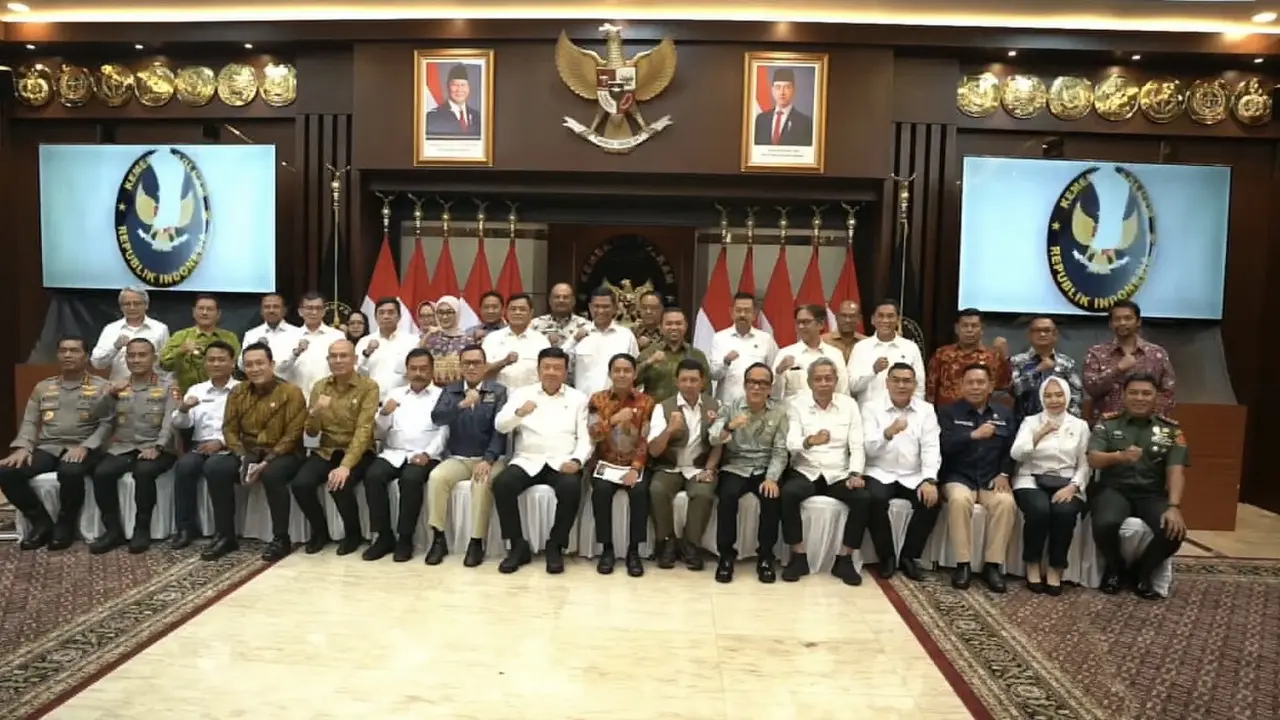 Menko Politik dan Keamanan (Menko Polkam) Budi Gunawan membuat dua desk baru, pertama desk yang berfokus penanggulangan kebakaran hutan dan desk yang berfokus untuk perlindungan negara terharap kelompok pekerja migran Indonesia.