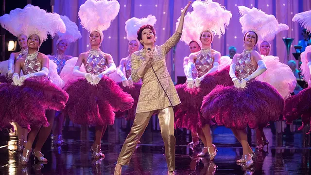 Performa Judy di atas panggung. (Foto: Dok. IMDb/ BBC Films)