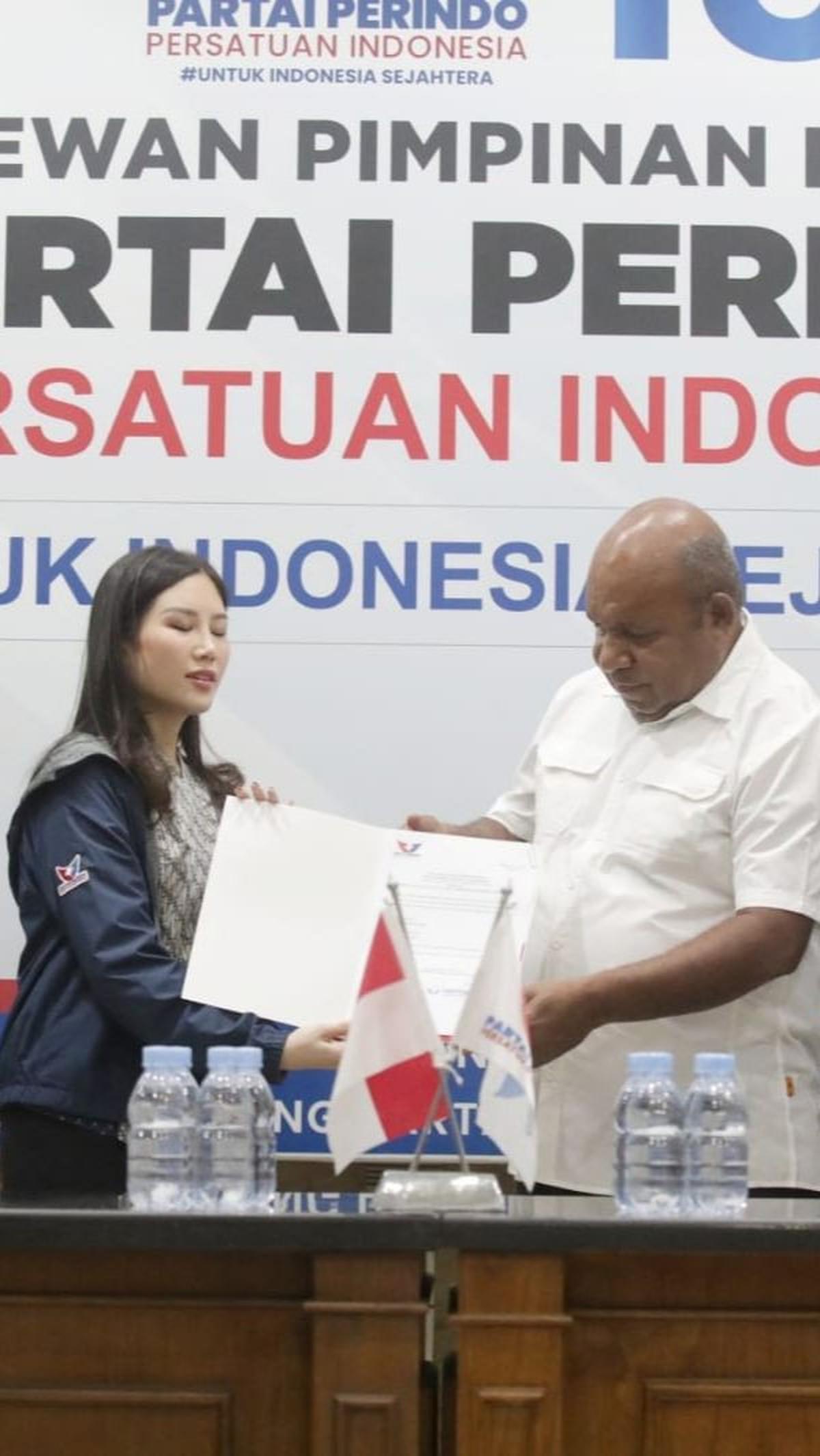 Momen penyerahan tersebut berlangsung di Kantor DPP Perindo, Menteng, Jakarta Pusat, Rabu (5/6/2024) pagi. Foto: Istimewa
