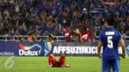 Salah satu pemain Timnas Indonesia terkapar usai laga final kedua Piala AFF 2016 melawan Thailand di National Stadium Rajamangala, Bangkok, Sabtu (17/12). Indonesia kalah 2-0 dan harus puas menjadi runner up. (Liputan6.com/Helmi Fithriansyah)