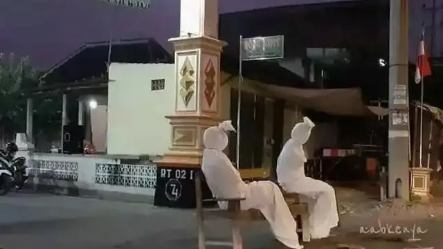 6 Tingkah Absurd Orang Tampil Jadi Hantu Jadi-Jadian Ini Kocak