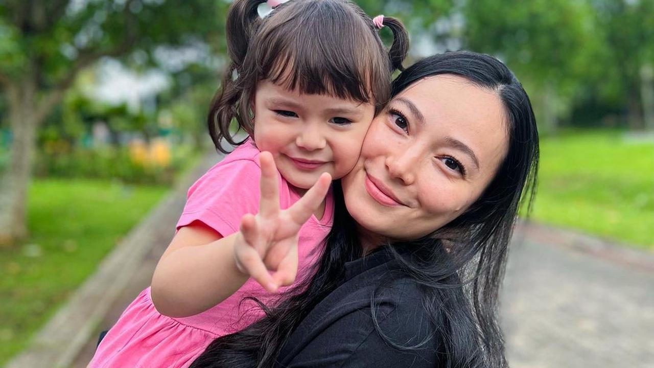 Asmirandah dan Chloe Emmanuelle Van Wattimena.