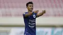 Bek PSIS Semarang, Pratama Arhan melakukan selebrasi usai mencetak gol ketiga ke gawang Persikabo 1973 lewat eksekusi penalti dalam laga matchday ke-2 Grup A Piala Menpora 2021 di Stadion Manahan, Solo, Kamis (25/3/2021). PSIS menang 3-1 atas Persikabo 1973. (Bola.com/Arief Bagus)