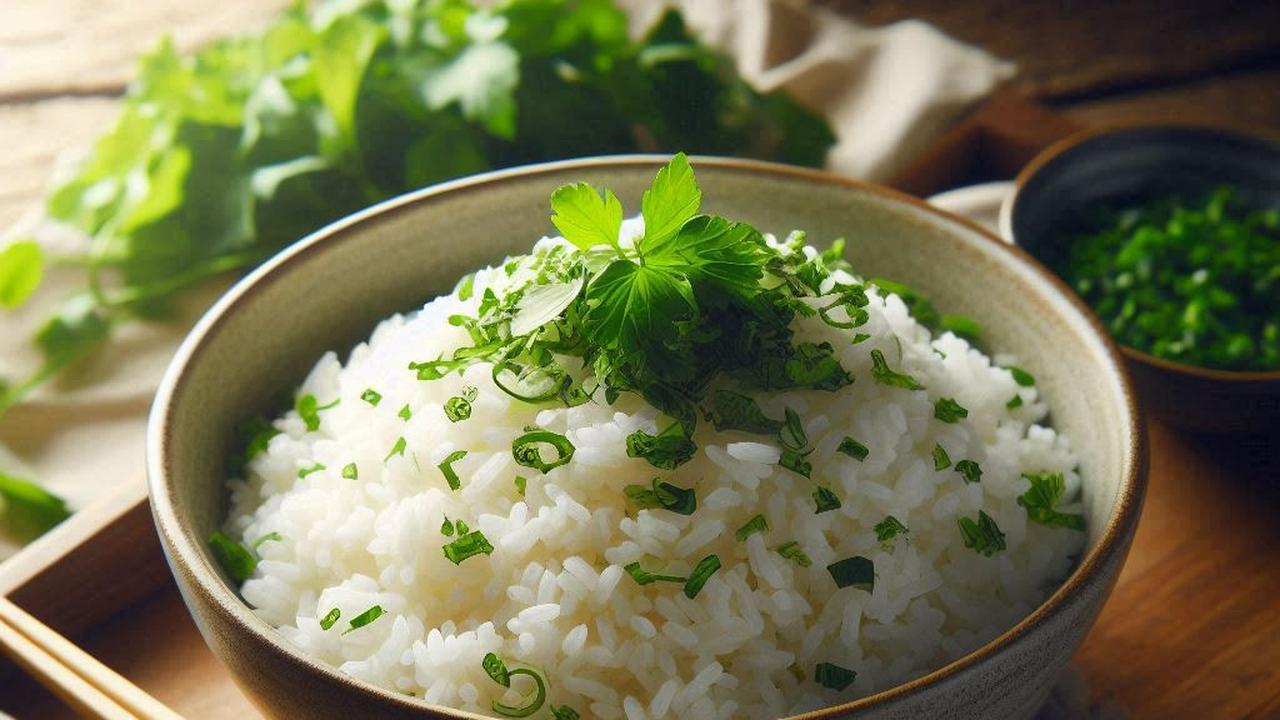 Perlukah Memanaskan Ulang Nasi? Ini Risiko dan Tipsnya untuk Kesehatan