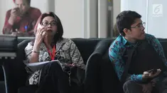 Direktur Jenderal Pengelolaan Limbah, Sampah, dan Bahan Beracun Berbahaya (PSLB3) di Kementerian LHK Rosa Vivien Ratnawati menunggu akan menjalani pemeriksaan oleh penyidik di gedung KPK, Jakarta, Jumat (28/9). (Merdeka.com/Dwi Narwoko)