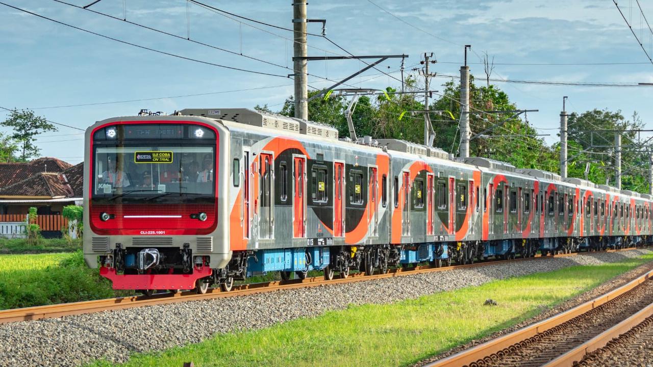 Penampakan KRL Baru Buatan INKA, Jalani Uji Dinamis Sebelum Layani Jabodetabek