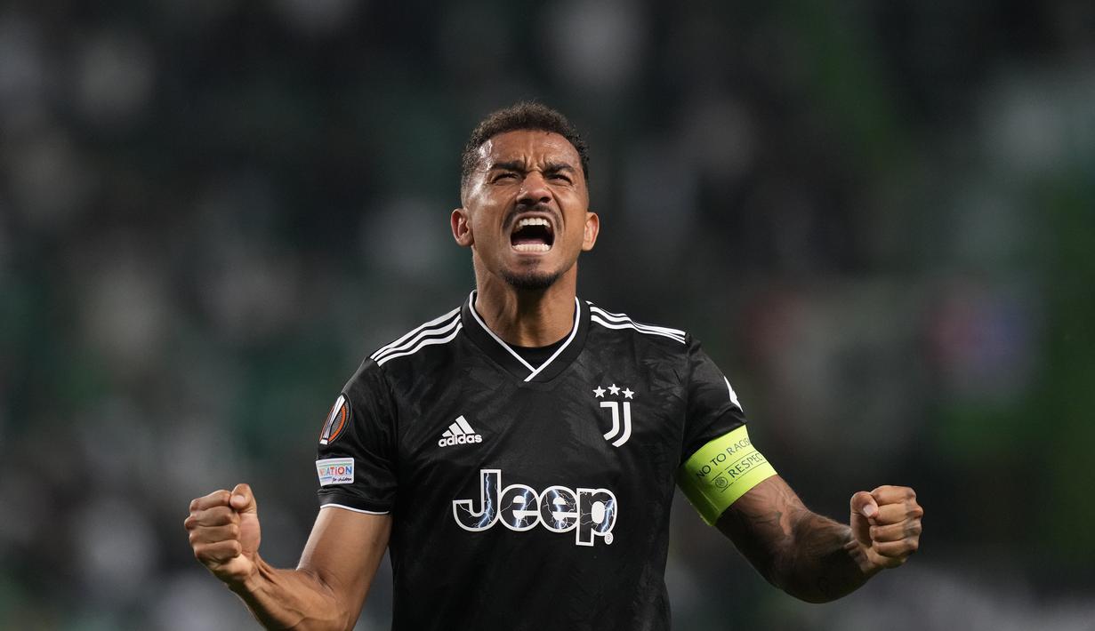 Adrien Rabiot membawa Juventus unggul lebih dahulu sebelum kemudian disamakan oleh Marcus Edwards lewat eksekusi penalti. (AP Photo/Armando Franca)