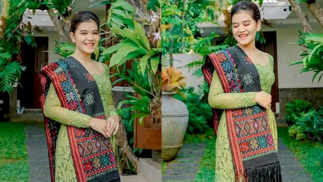 Pesona Anggun Kahiyang Ayu Hadiri HUT ke-44 Dekranas dengan Kebaya dan Kain Ulos