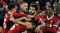 Pemain Liverpool, Mohamed Salah usai mencetak gol ke gawang AS Roma pada leg pertama semifinal Liga Champions di Stadion Anfield, Liverpool, Inggris, Selasa (24/4). Salah tak melakukan selebrasi usai membobol gawang mantan klubnya. (AP Photo/Rui Vieira)