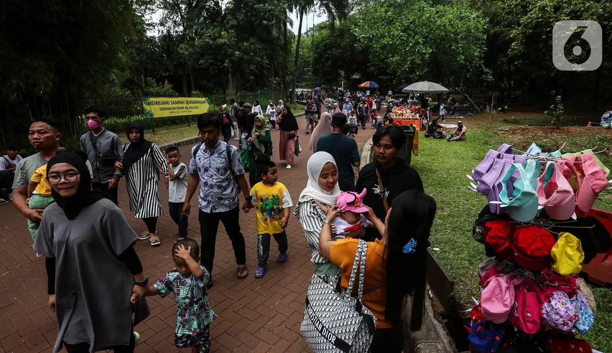Akses masuk TMR bisa online dan offline, bisa berkunjung mulai jam 07:00 - 16:00 WIB," tulis keterangan di akun Instagram Ragunan.  (Liputan6.com/Johan Tallo)