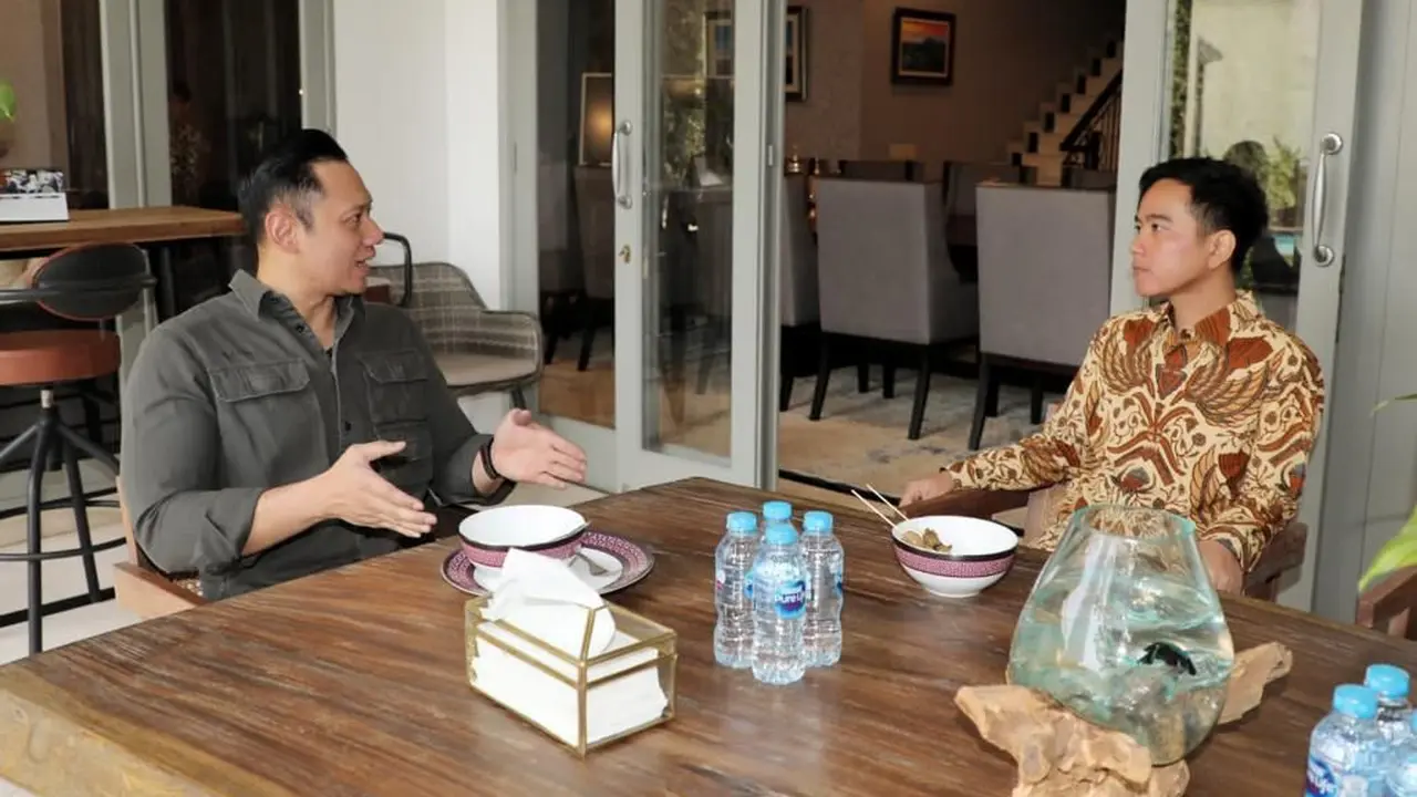 Gibran Rakabuming Raka menemui Ketua Umum Partai Demokrat Agus Harimurti Yudhoyono (AHY), Minggu (22/10/2023).
