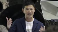 Miliarder Jepang, Yusaku Maezawa, dinobatkan sebagai penumpang pribadi pertama dalam perjalanan roket milik Elon Musk yang keliling Bulan. (Chris Carlson / AP)