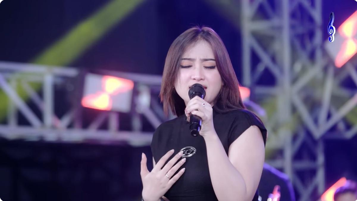 Shinta Arshinta Selendang Biru, Lirik Lagu dan Makna Tentang Cinta yang Pudar