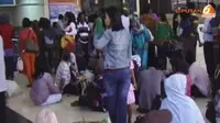 [VIDEO] Lebaran, Ratusan Pemudik Padati Pasar Turi