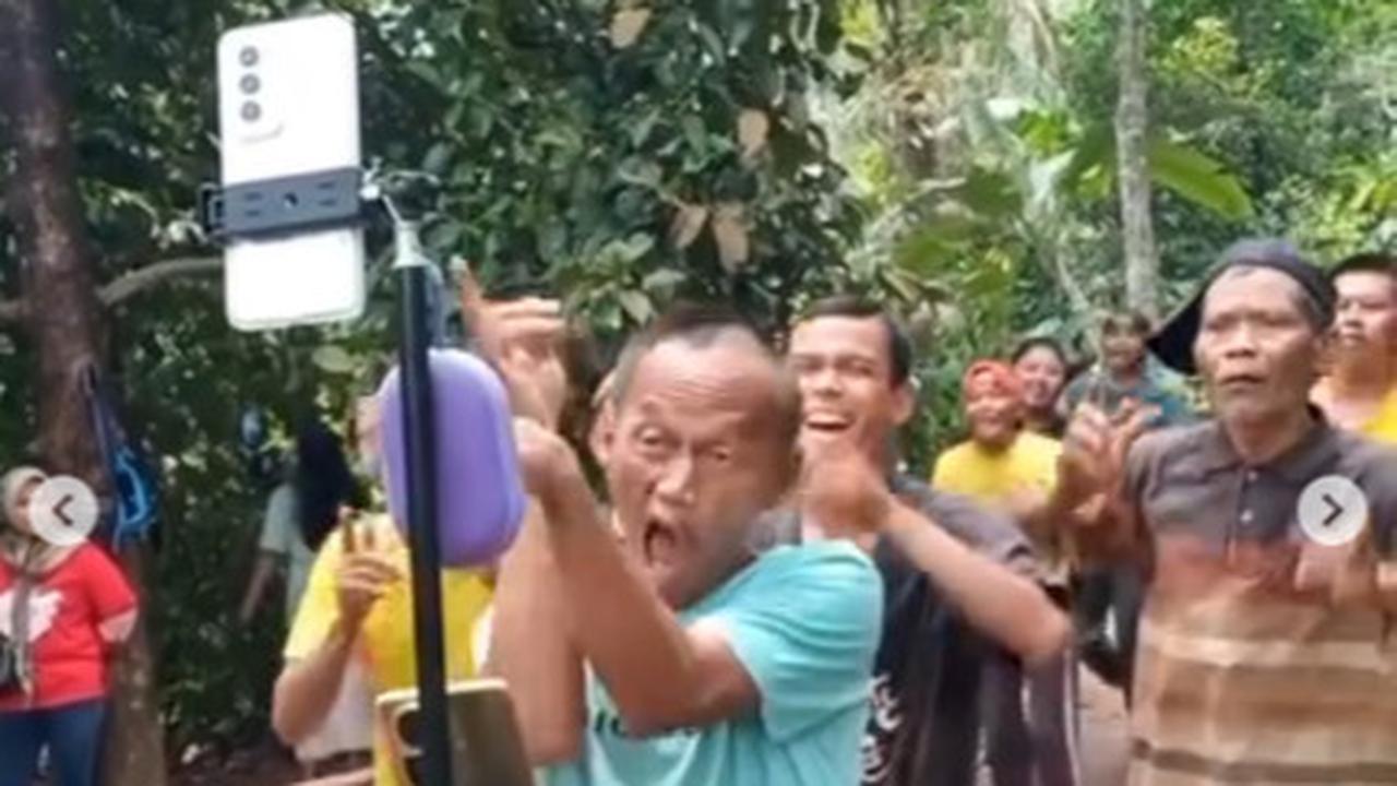 Petani di Sukabumi Jadi Live Streamer TikTok karena Penghasilannya Besar