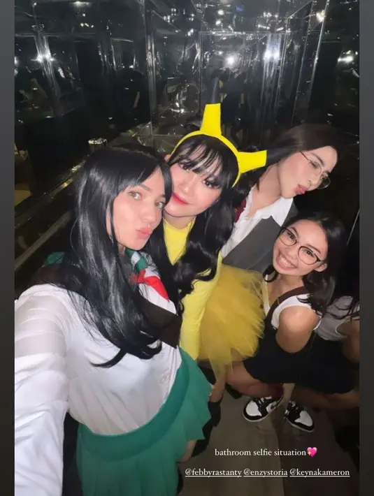 Namun di beberapa foto lain Febby dan Verrell tak selalu bareng. [Instagram @febbyrastanty]