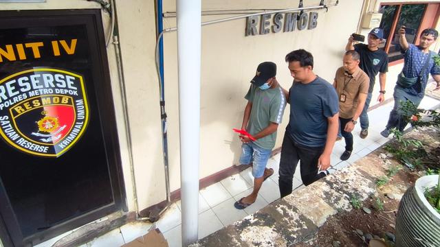 Mata Elang Penganiaya Pengemudi Mobil di Depok Ditangkap, Kini Tertunduk Digiring Polisi