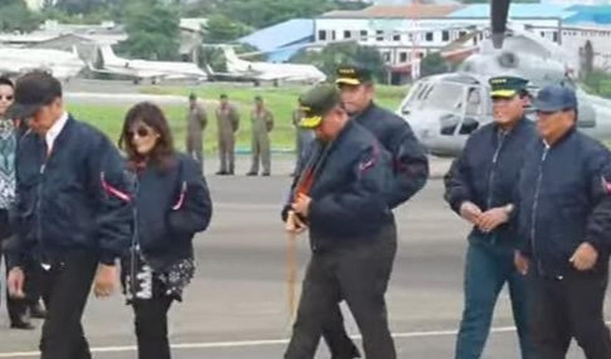Acara serah terima dihadiri langsung oleh Presiden Jokowi dan Menhan Prabowo Subianto.