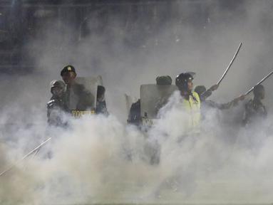 Tragedi memilukan kembali mewarnai sepak bola tanah air. Kerusuhan hingga menelan korban jiwa terjadi di Stadion Kanjuruhan, Malang, Sabtu (1/10/2022).