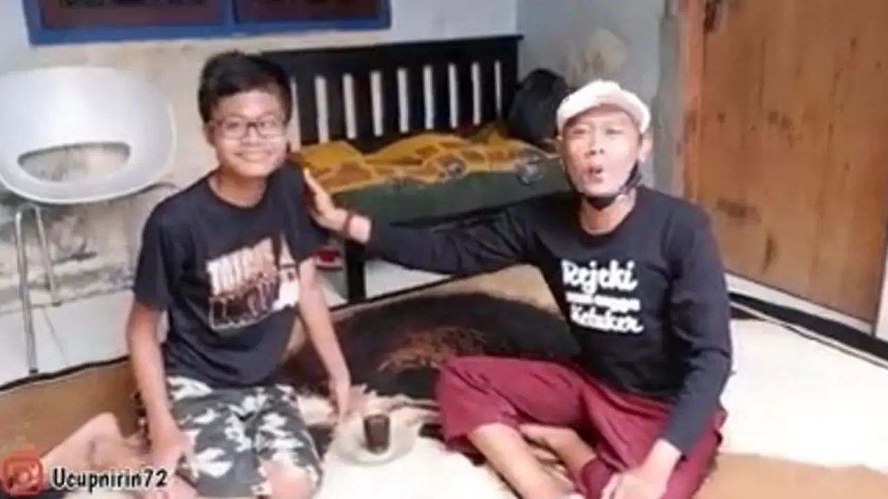 Sony Wakwaw berjualan gorengan dan Kopi