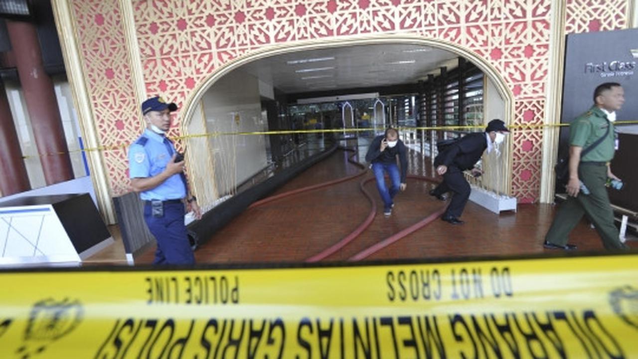 Suasana Terminal 2E Bandara Soekarno-Hatta pascakebakaran