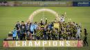 Pemain Timnas Malaysia U-19 melakukan selebrasi usai menjuarai Piala AFF U-19 2022 di Stadion Patriot Chandrabhaga, Bekasi, Jumat (15/7/2022). (Bola.com/Bagaskara Lazuardi)
