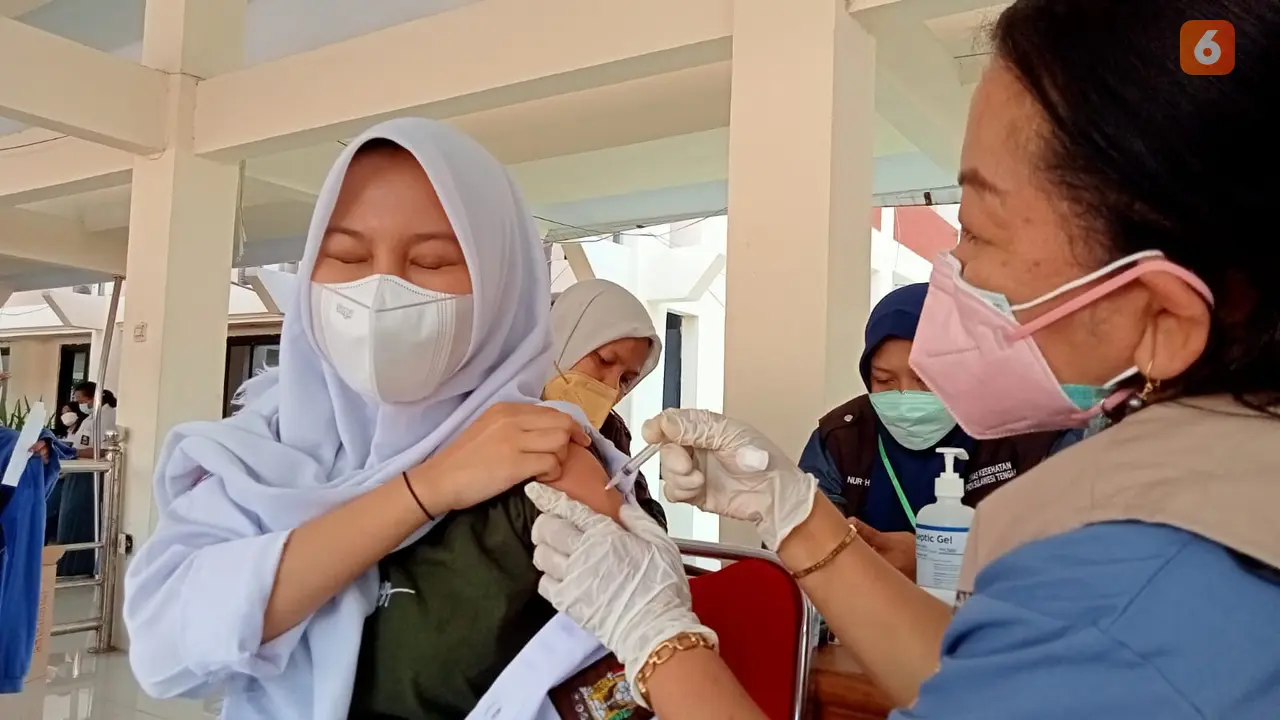 vaksinasi pelajar di Kota Palu