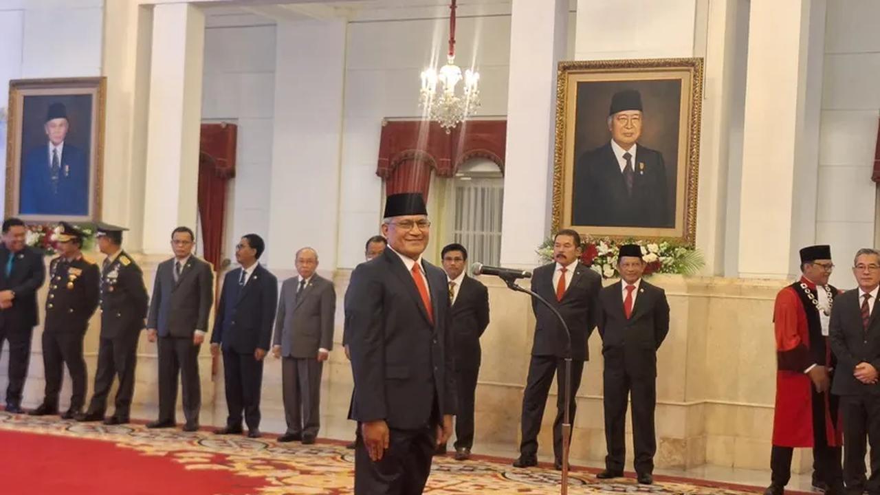 "Bahwa saya dalam menjalankan tugas dan jabatan akan menjunjung tinggi etika jabatan, bekerja dengan sebaik-baiknya dan dengan penuh rasa tanggung jawab," sambung Marthinus.<br>