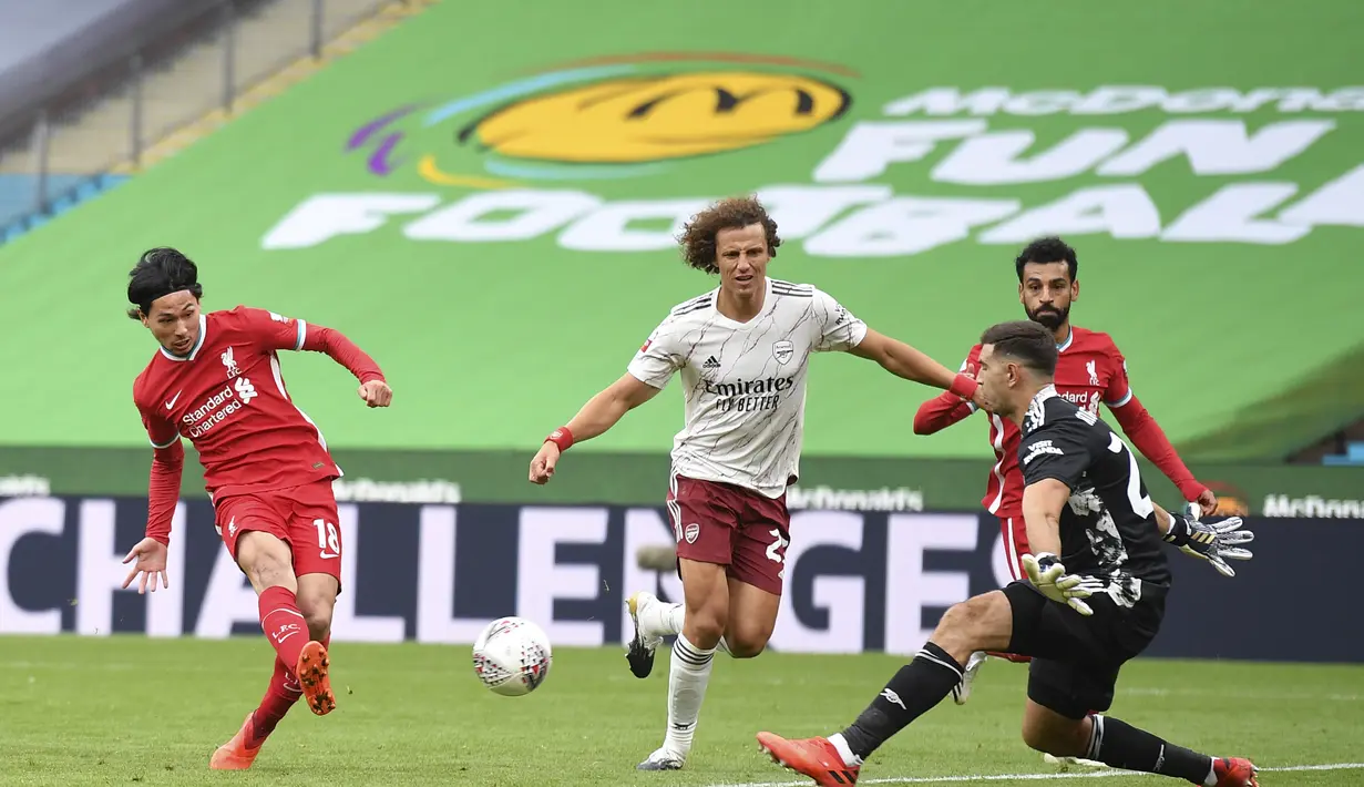 Penyerang Liverpool, Takumi Minamino saat mencetak gol ke gawang Arsenal pada laga Community Shield di stadion Wembley di London, Sabtu, (29/8/2020). (Justin Tallis / Pool via AP)